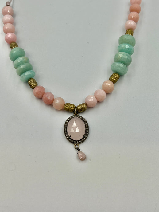 Collar con amazonitas, opalos rosas y cuarzo rosa diamantes