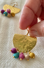 Pendientes en bronce baño oro con bolitas colores NEW